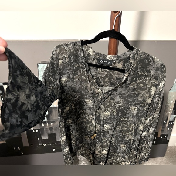 X small flowy cropped bell sleeved blouse w/ ties containing gold metal balls. - Picture 1 of 5